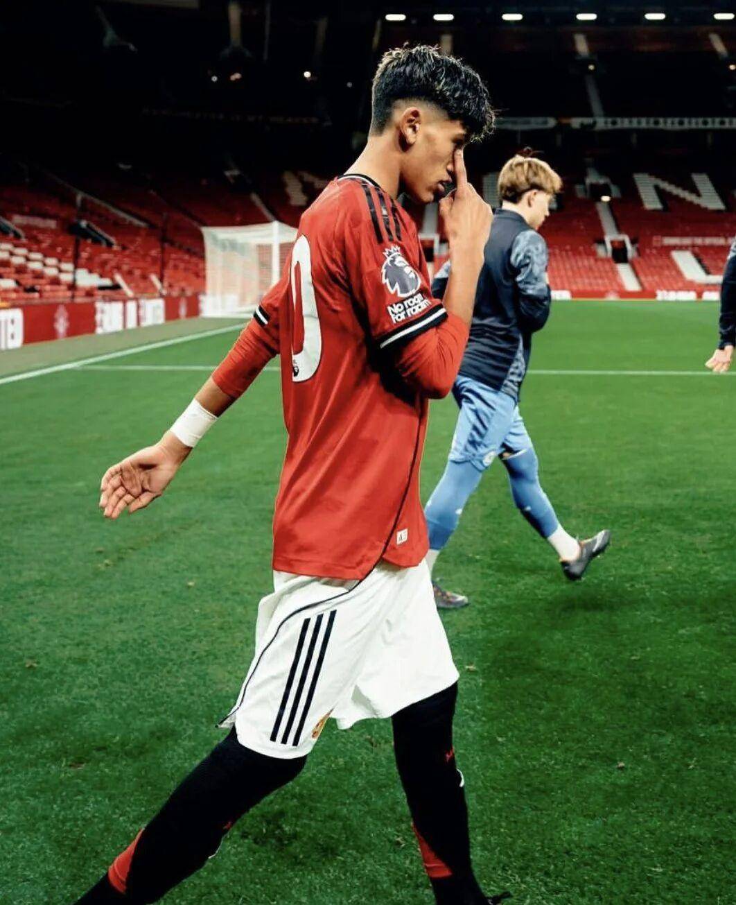 星空体育中国-西汉姆回应争议备战欧超杯亚特兰大临场应变备战足总杯，网友：梅西连续二十场比赛得分超过夺冠的简单介绍